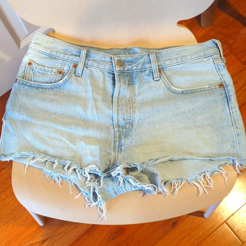 Levi's Light Wash Jean Shorts (28 F)